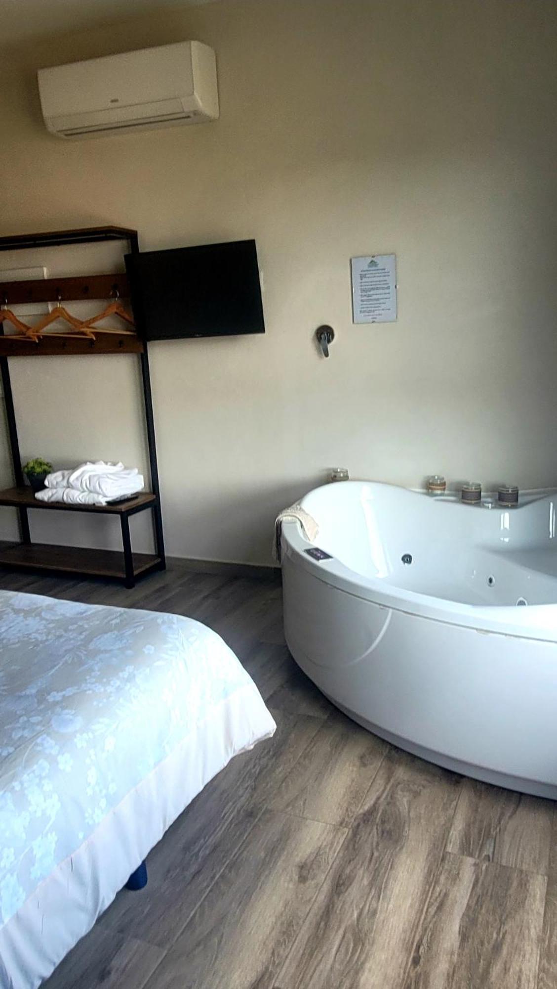 Casas Rurales Maribel - Complejo Moradas Del Cerro 2 - Suites Con Jacuzzi En Alcala Del Jucar Casas del Cerro Szoba fotó