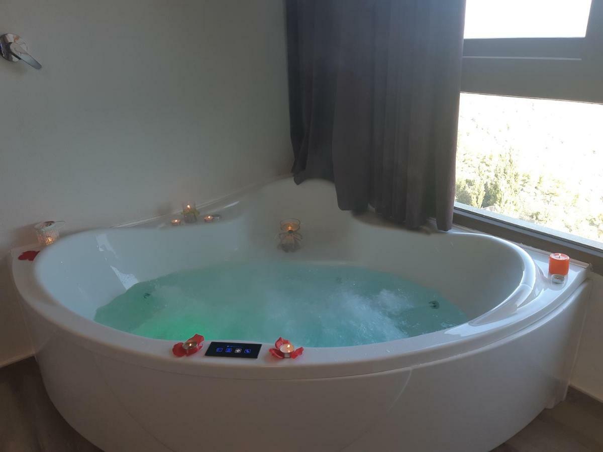 Casas Rurales Maribel - Complejo Moradas Del Cerro 2 - Suites Con Jacuzzi En Alcala Del Jucar Casas del Cerro Kültér fotó
